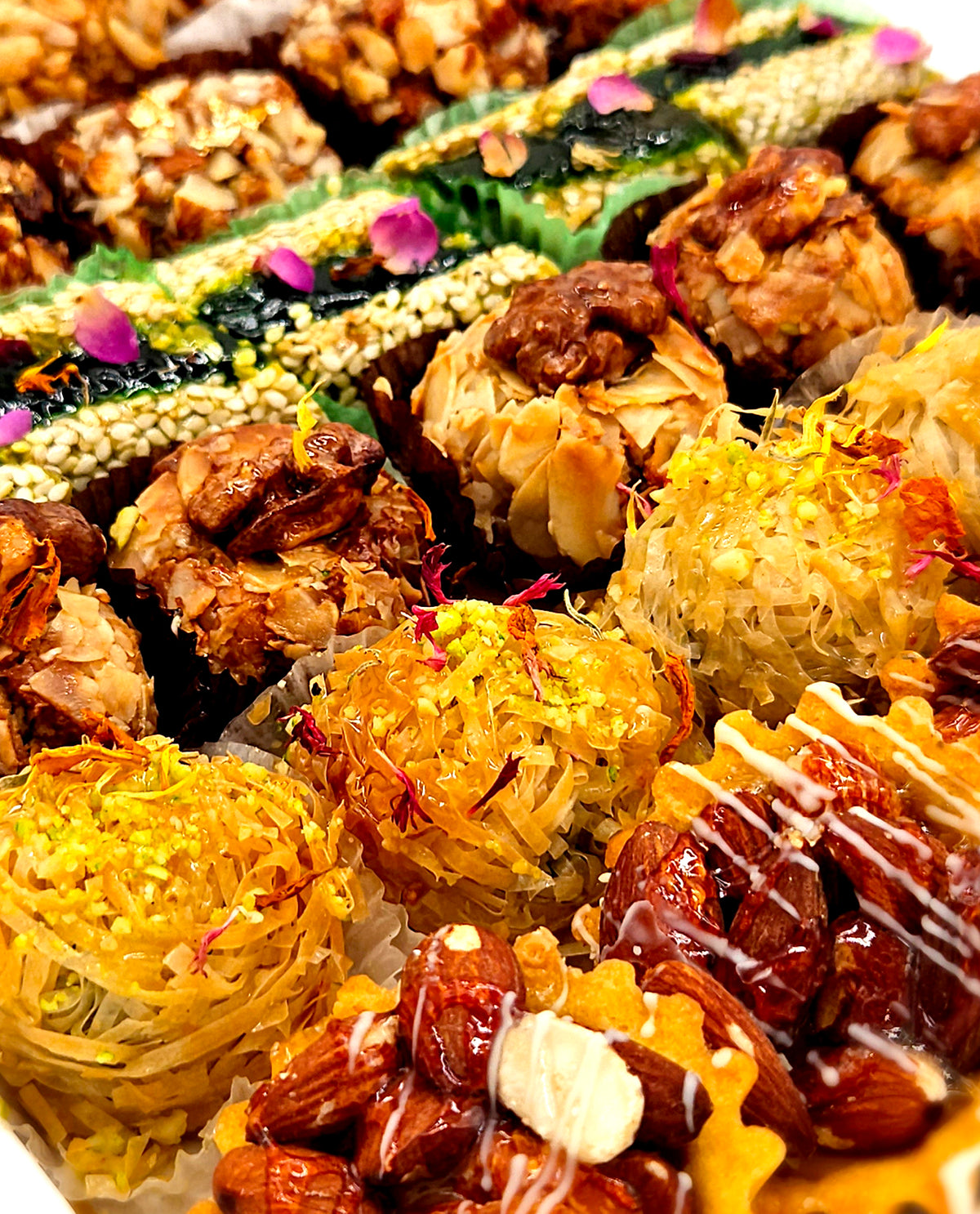 Beispielhafte Gebäckauswahl der Überraschungsplatte von Patisserie Tanger