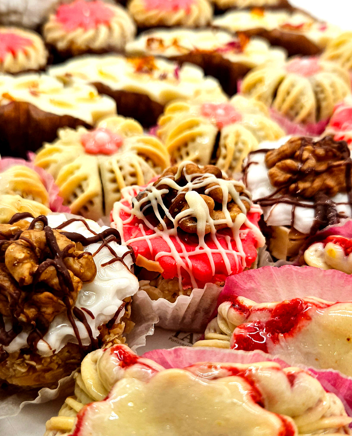 Beispielhafte Gebäckauswahl der Überraschungsplatte von Patisserie Tanger