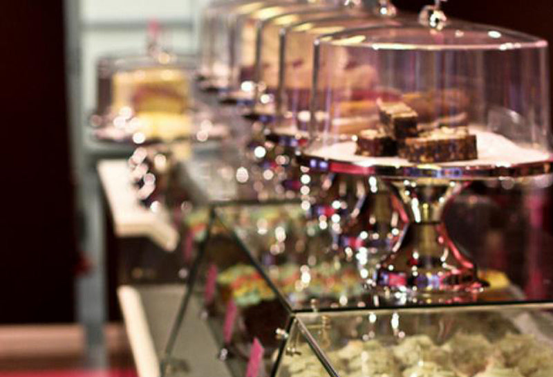 Historische Aufnahme einer Gebäckvitrine aus dem Archiv von Patisserie Tanger